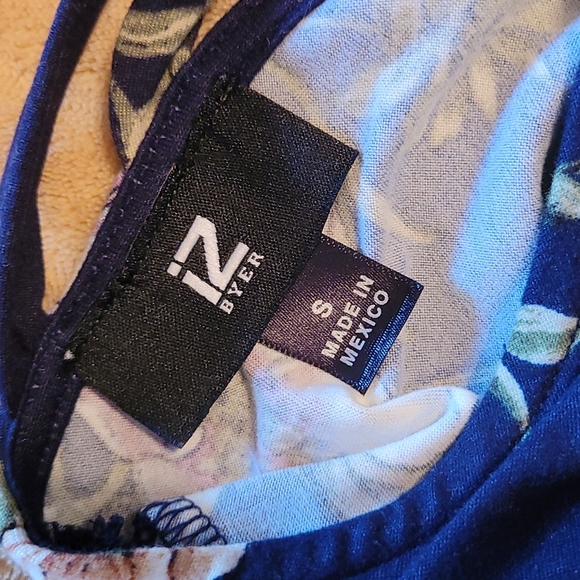 IZ Byer top - Picture 4 of 4